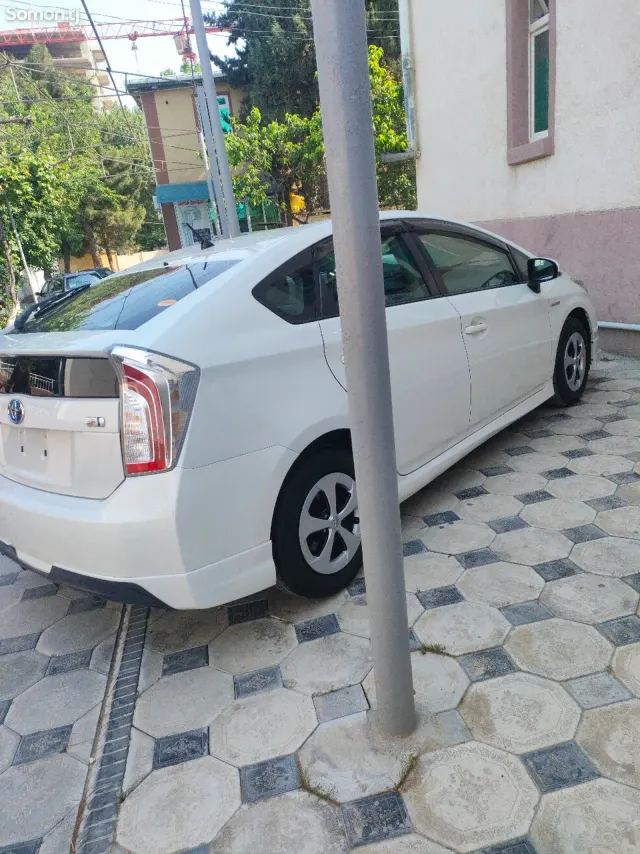 Toyota Prius 2014 · 1.8 AT
