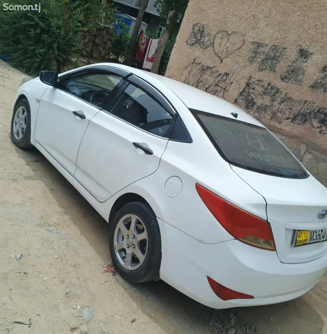 Hyundai Solaris 2016 · 1.6 MT