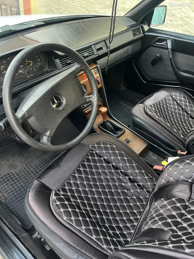 Mercedes-Benz W124 1987 · 2.0 MT