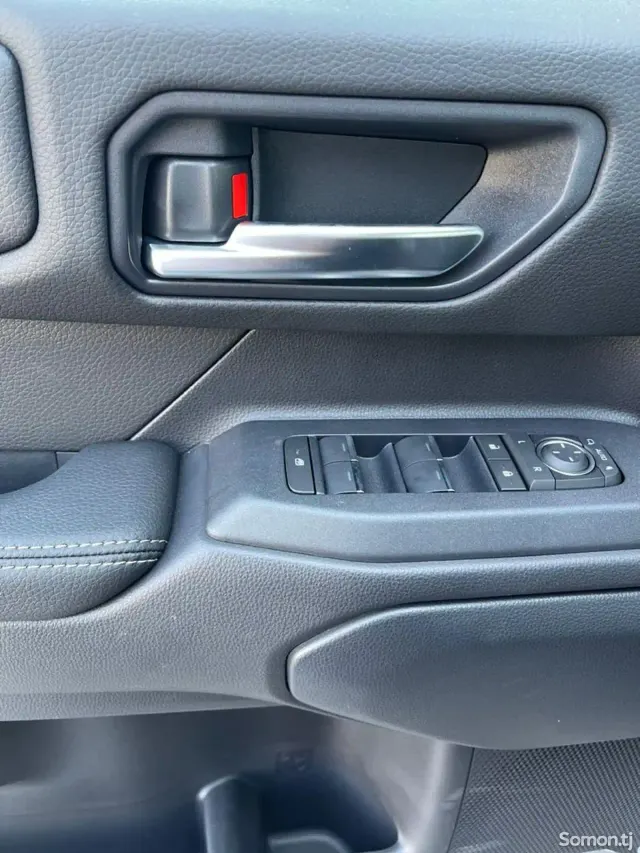 Toyota Land Cruiser Prado 2024 · 2.4 AT