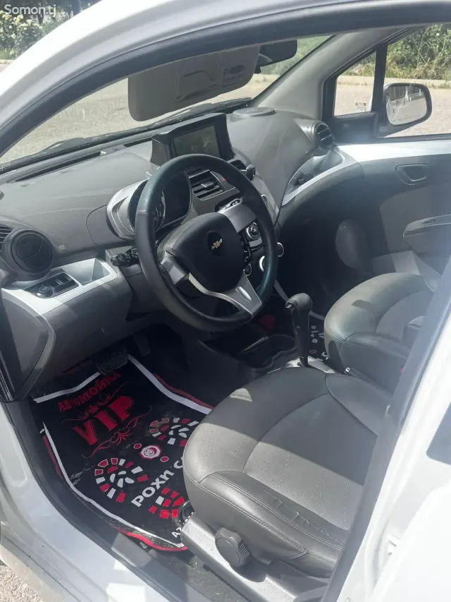 Chevrolet Spark 2014 · 1.1 AT