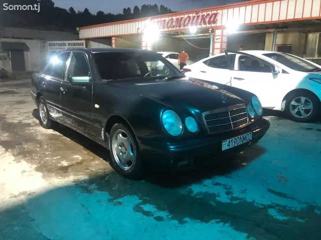 Mercedes-Benz E class 1995 · 2.0 AT