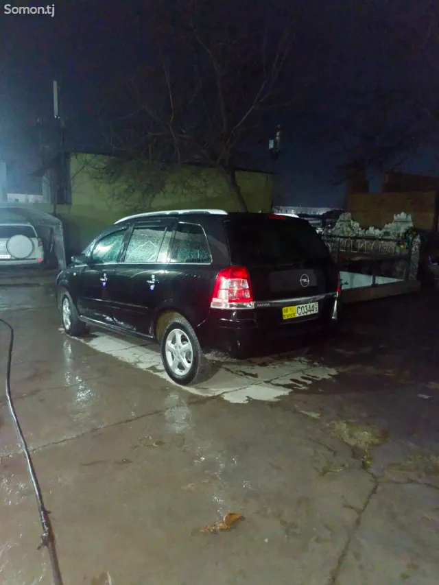 Opel Zafira 2006 · 1.8 MT