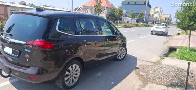 Opel Zafira 2016 · 1.4 MT