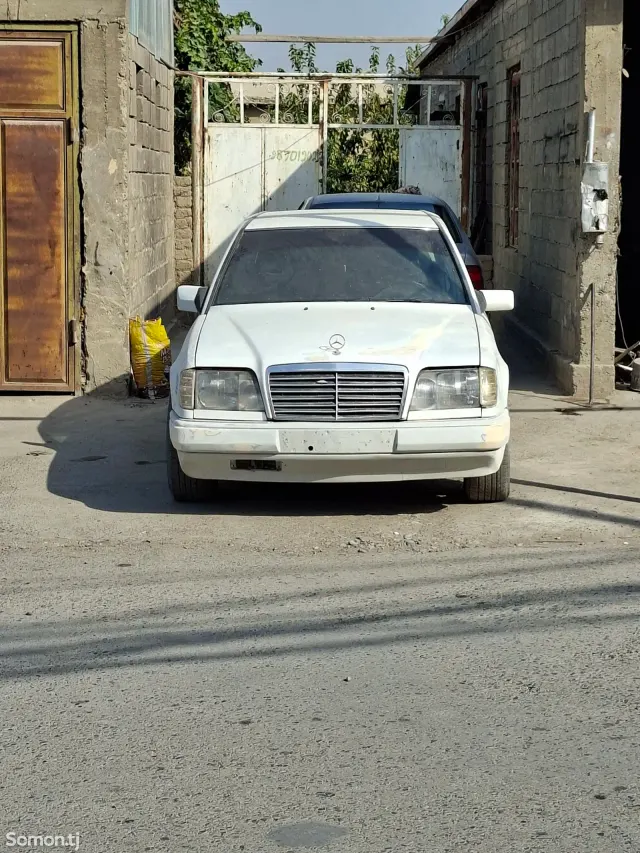 Mercedes-Benz W124 1994 · 2.5 MT