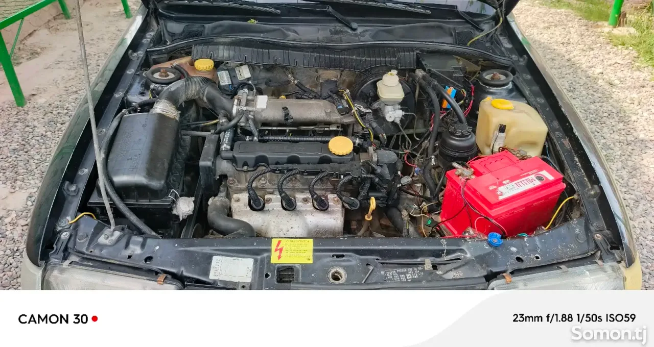 Opel Vectra A 1994 · 1.6 MT