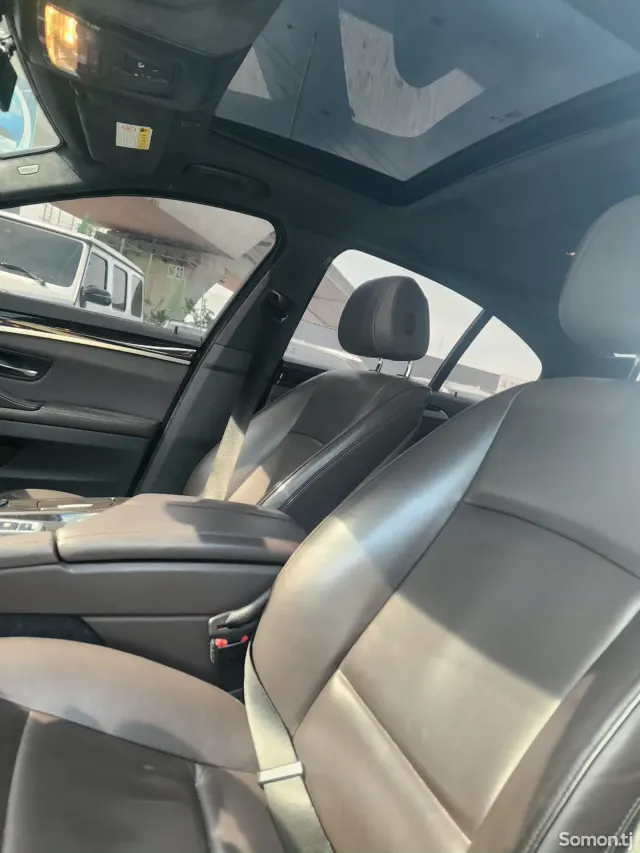 BMW 3 series 2016 · 2.0 AT