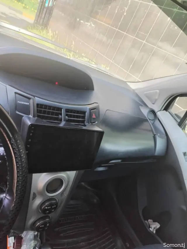 Toyota Vitz 2009 · 1.5 AT