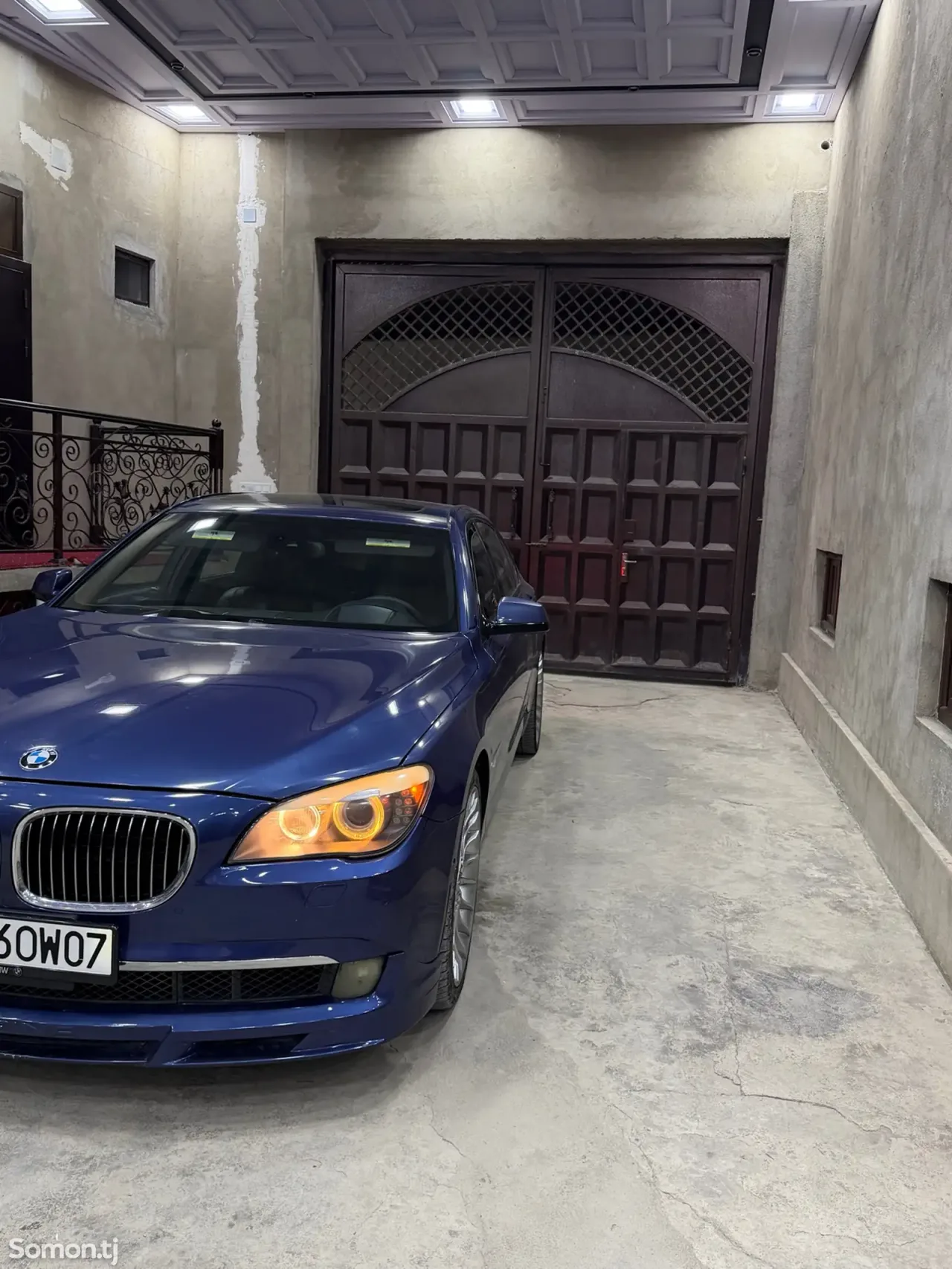 BMW 7 series 2012 · 4.4 AT