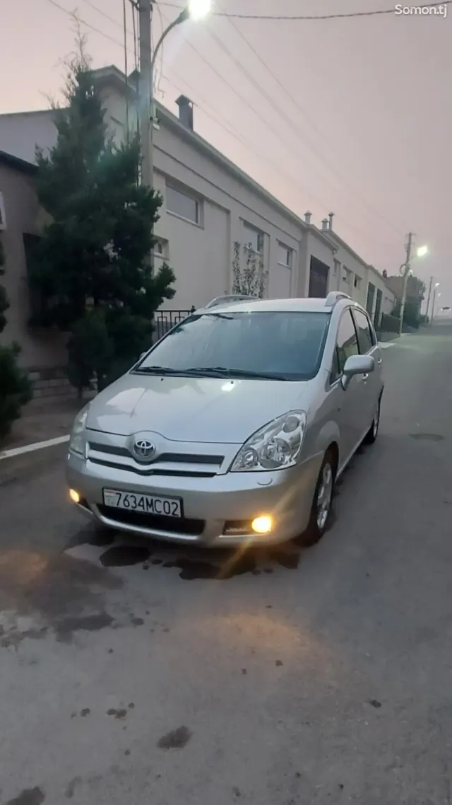 Toyota Corolla Verso 2007 · 2.2 MT