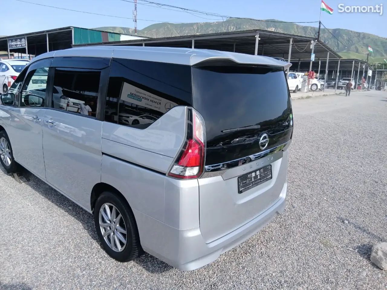 Nissan Serena 2017 · 2.0 AT