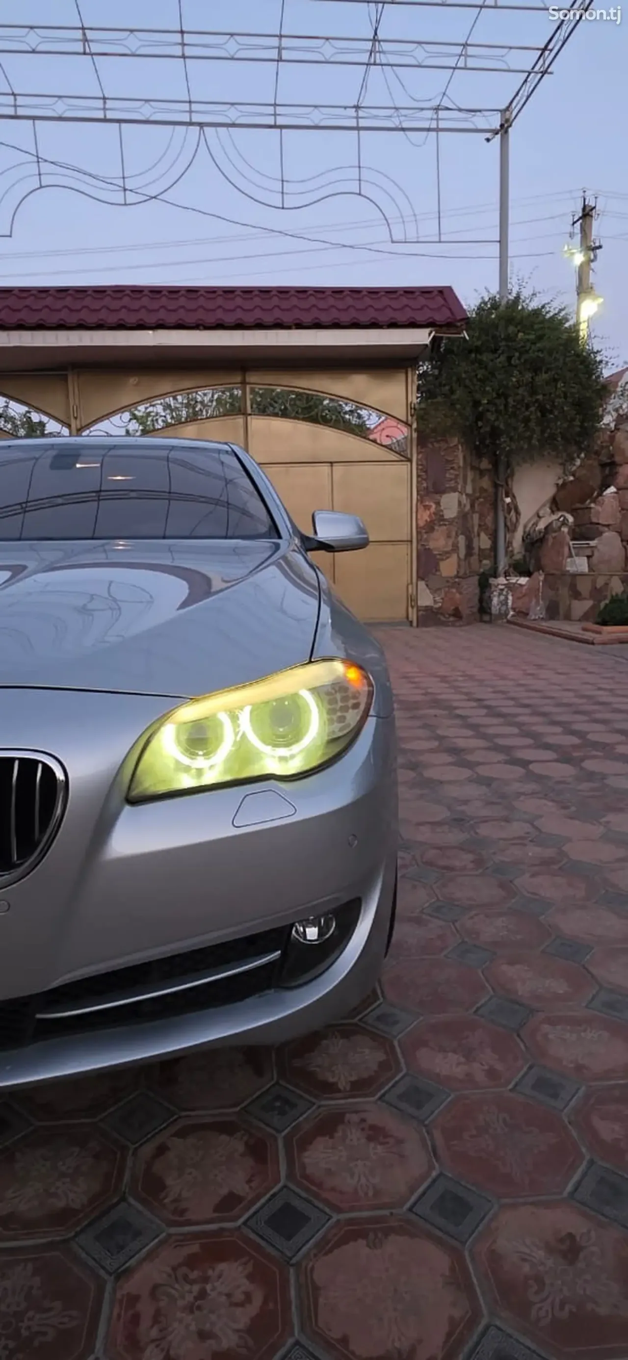 BMW M5 2012 · 2.2 AT