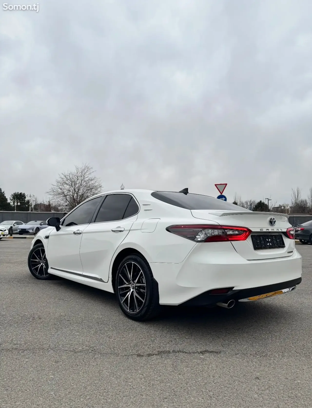 Toyota Camry 2019 · 2.5 AT