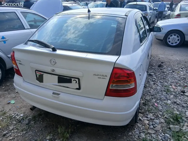 Opel Astra G 2001 · 1.6 MT