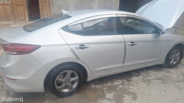 Hyundai Avante 2016 · 1.6 AT