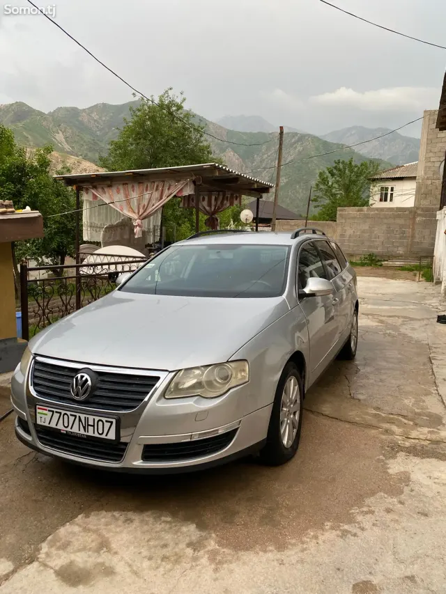 Volkswagen Passat 2006 · 2.0 MT