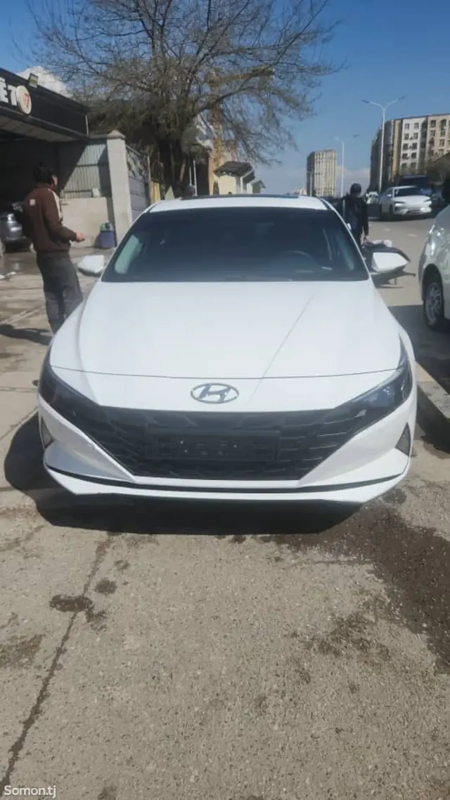 Hyundai Elantra 2023 · 2.0 AT
