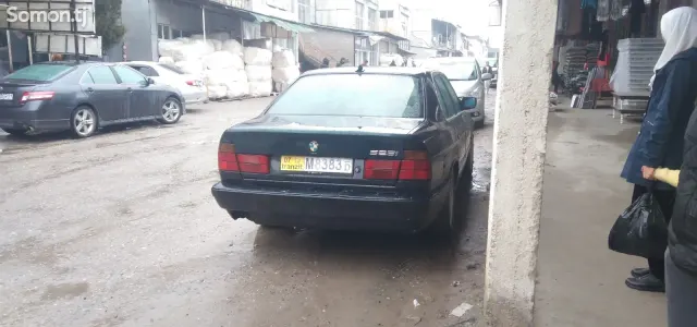 BMW M5 1994 · 2.5 MT