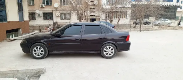 Opel Vectra B 2000 · 1.8 MT