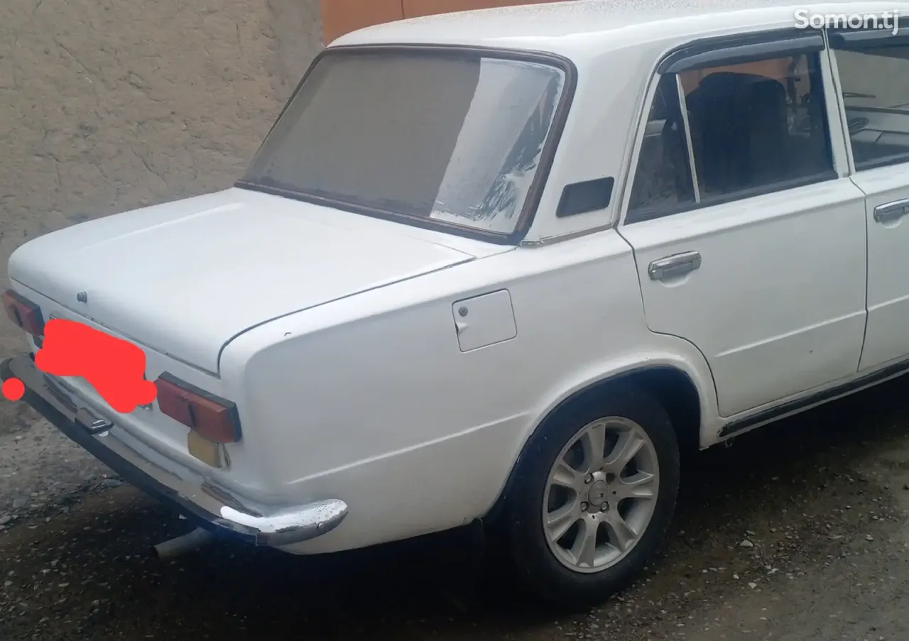 Lada (ВАЗ) 2111 1980 · 0.6 MT