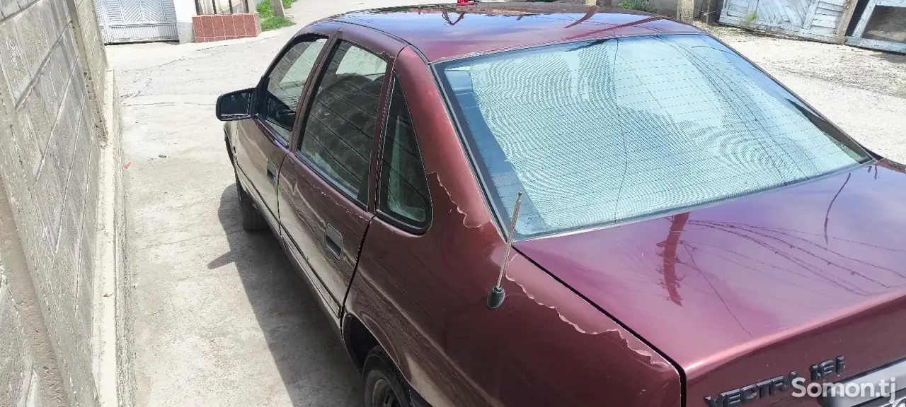 Opel Vectra A 1991 · 1.6 MT