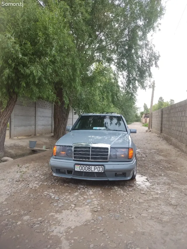Mercedes-Benz W124 1995 · 2.0 MT
