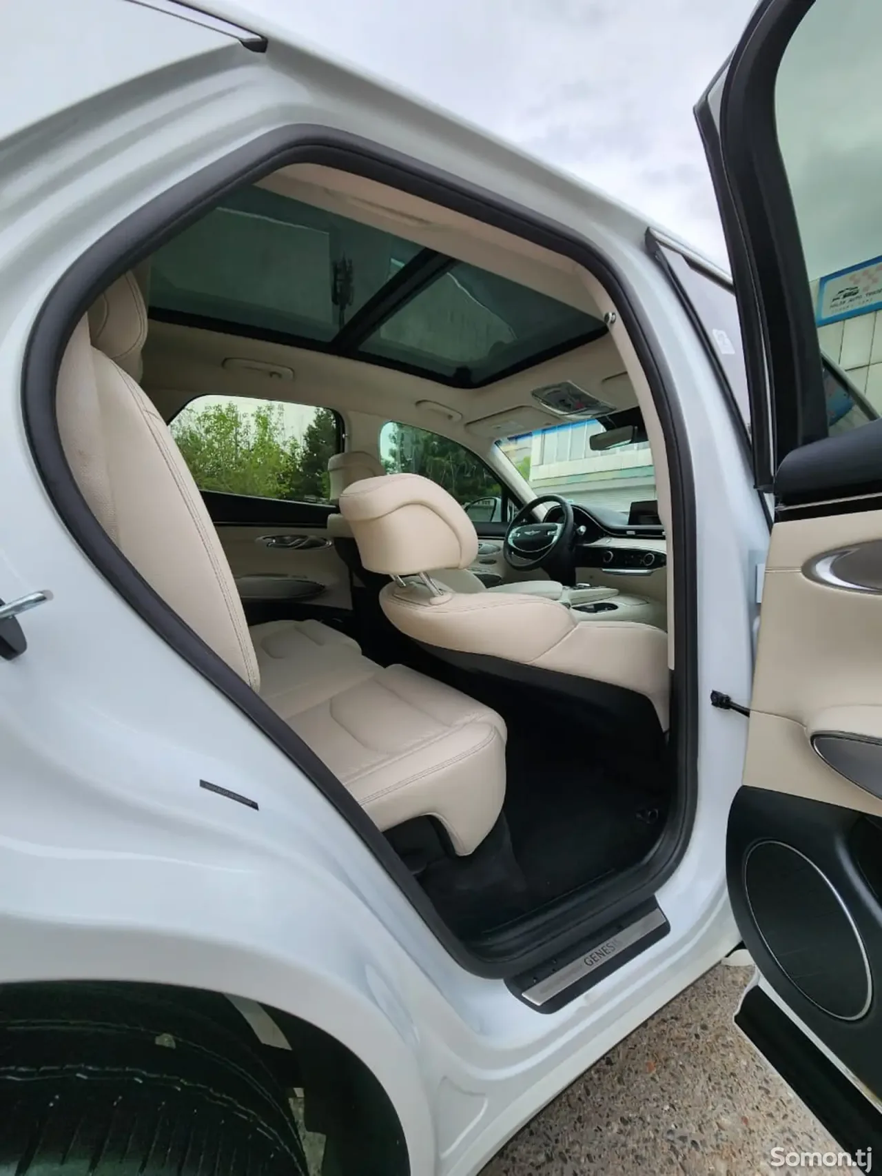 Hyundai Genesis 2024 · 2.5 AT