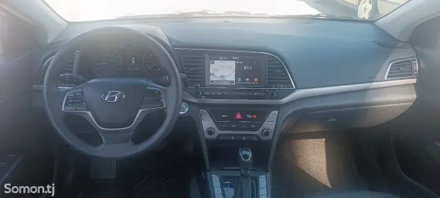 Hyundai Avante 2017 · 1.6 AT