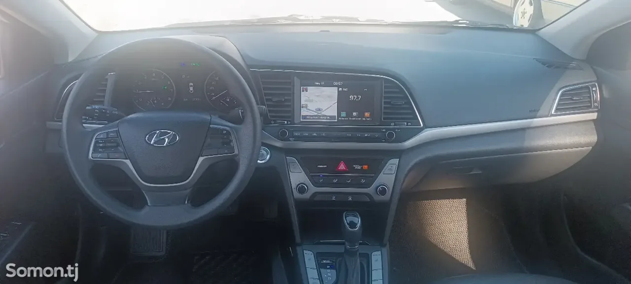 Hyundai Avante 2017 · 1.6 AT
