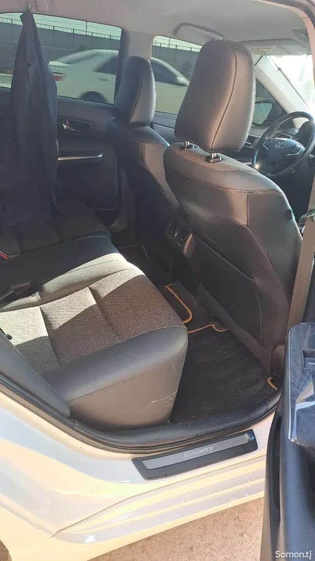 Toyota Camry 2016 · 2.5 AT
