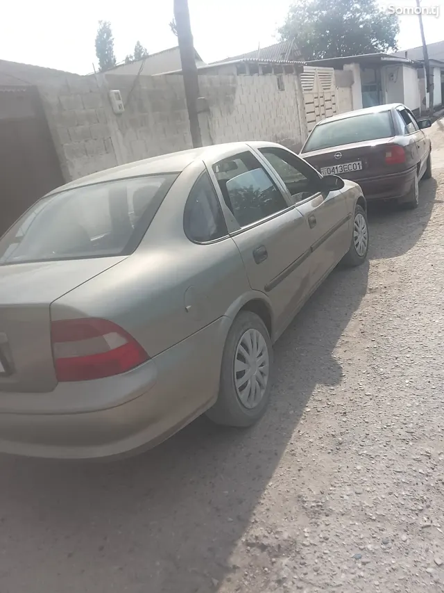Opel Vectra B 1996 · 1.6 MT