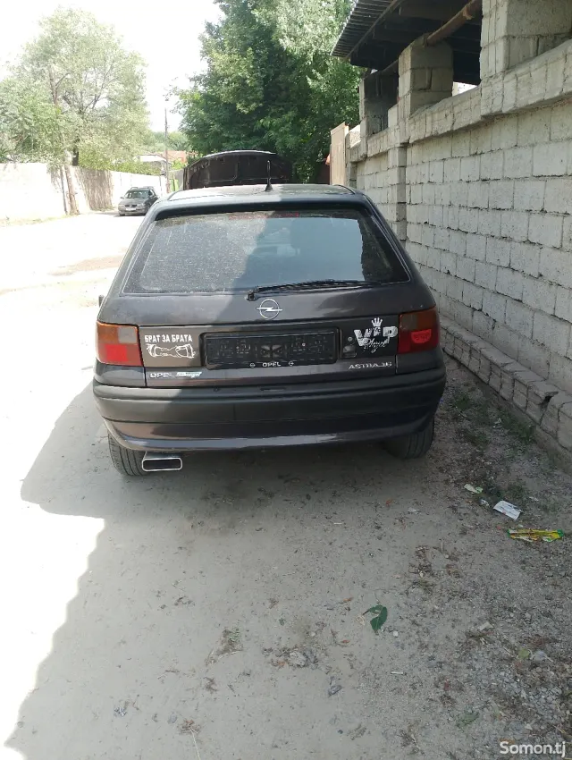 Opel Astra F 1996 · 1.6 MT