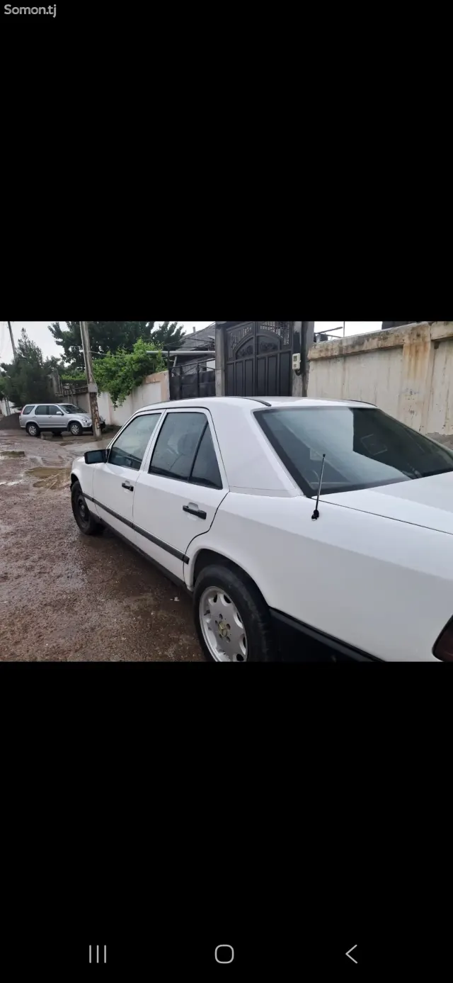 Mercedes-Benz W124 1987 · 2.0 MT