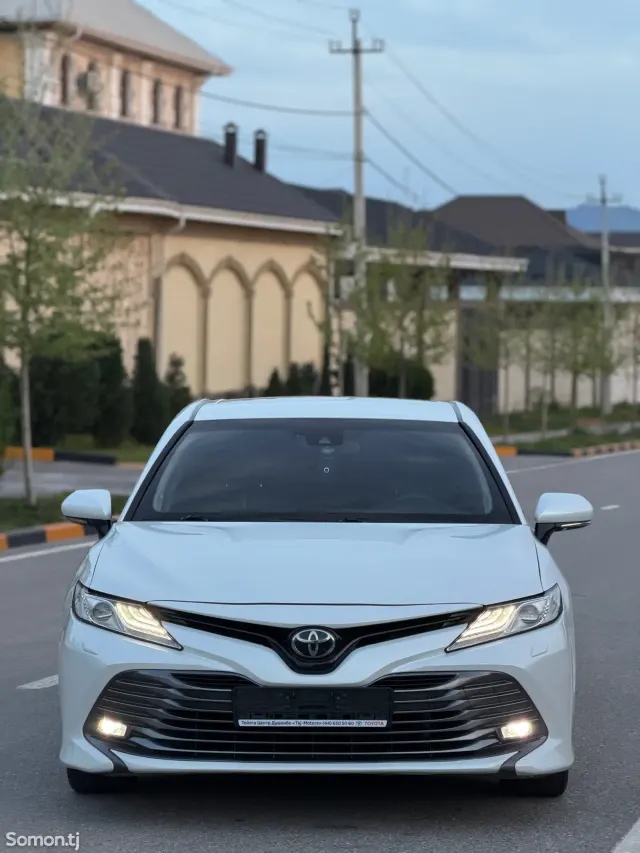 Toyota Camry 2019 · 2.5 AT