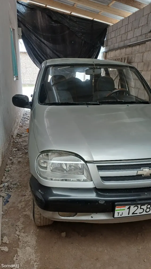 Chevrolet Niva 2006 · 1.6 MT