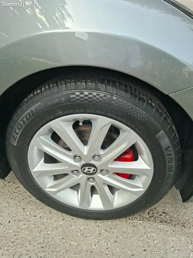 Hyundai Avante 2015 · 1.6 AT