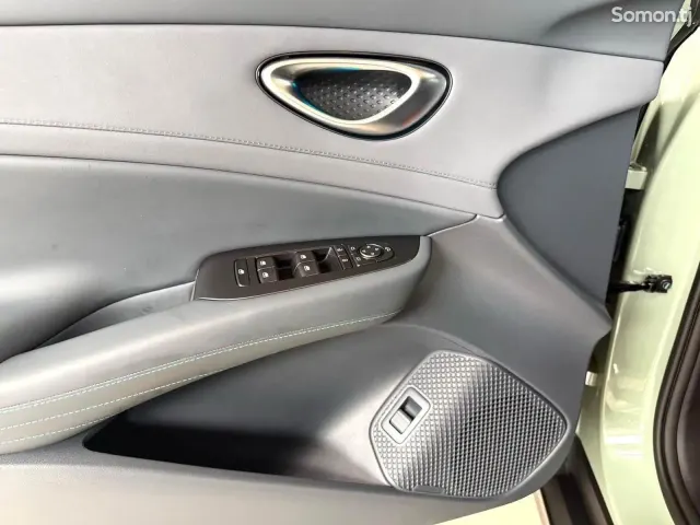 BYD Seal 2025 · AT