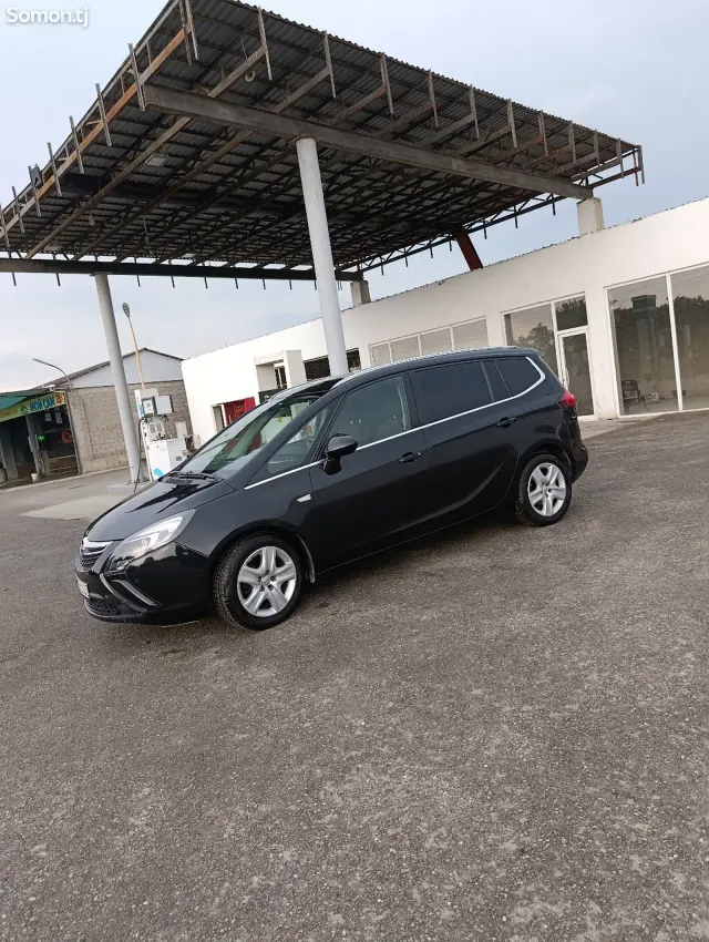 Opel Zafira 2012 · 1.6 MT