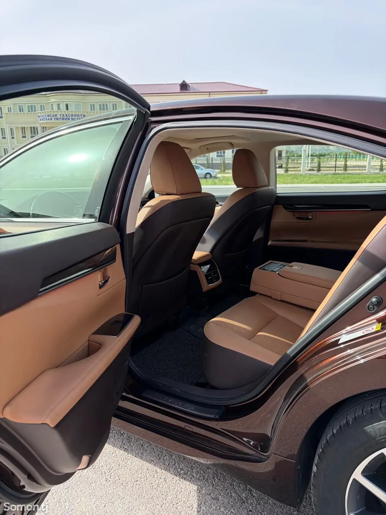 Lexus ES series 2016 · 3.0 AT