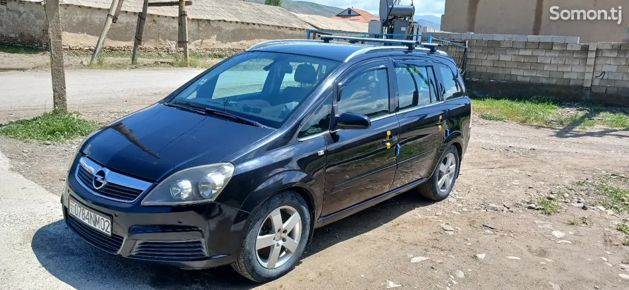 Opel Zafira 2006 · 2.2 MT