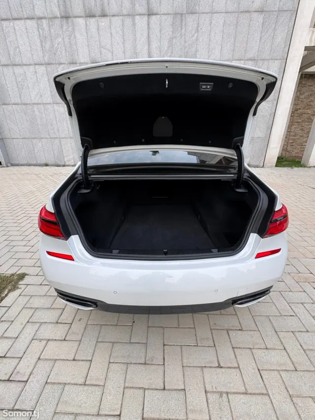 BMW 7 series 2019 · 3.0 AT