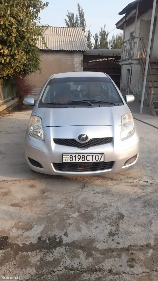 Toyota Vitz 2010 · 1.1 AT