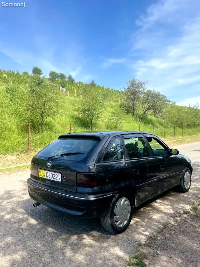 Opel Astra F 1995 · 1.6 MT