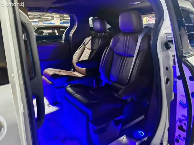 Toyota Sienna 2023 · 2.5 AT