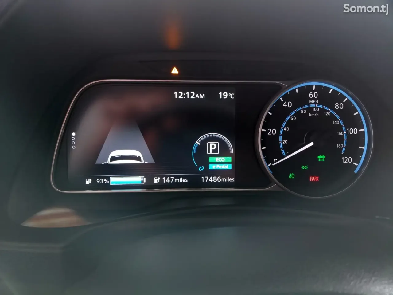 Nissan Leaf 2020 · AT