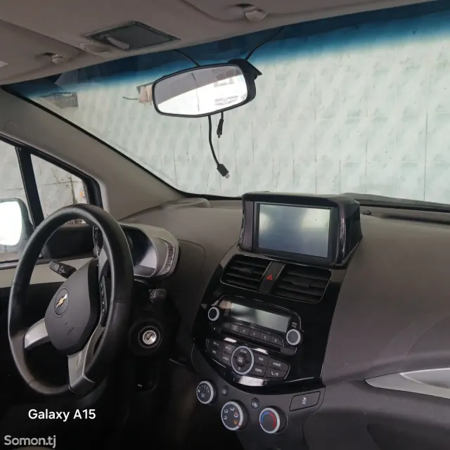Chevrolet Spark 2015 · 1.0 AT