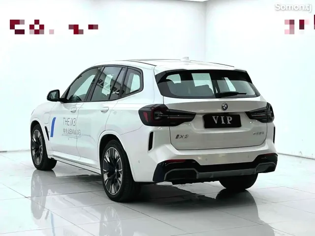BMW iX 2025 · AT