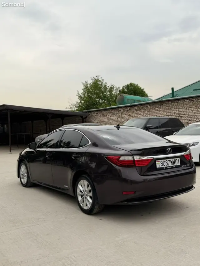 Lexus ES series 2013 · 2.5 AT