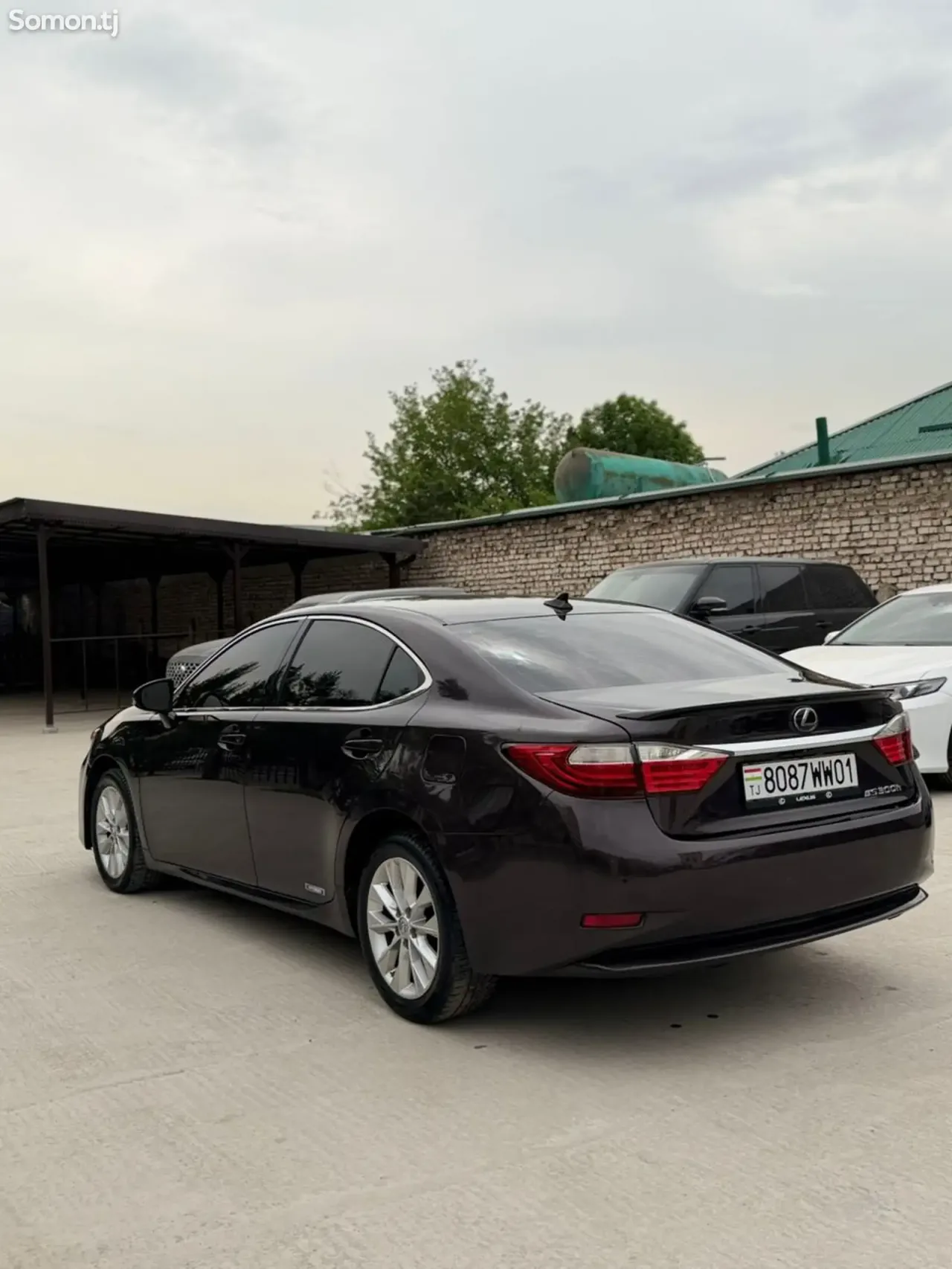Lexus ES series 2013 · 2.5 AT
