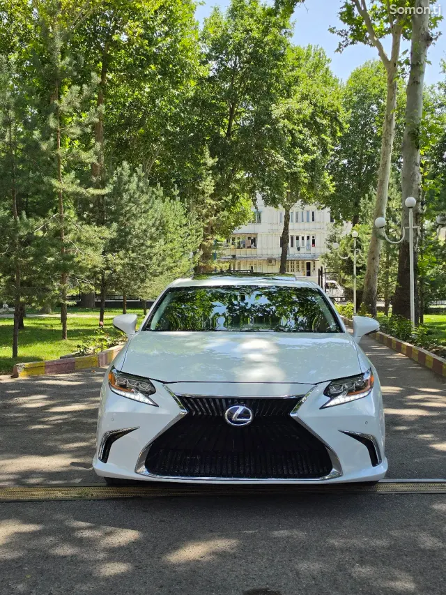 Lexus ES series 2015 · 2.5 AT